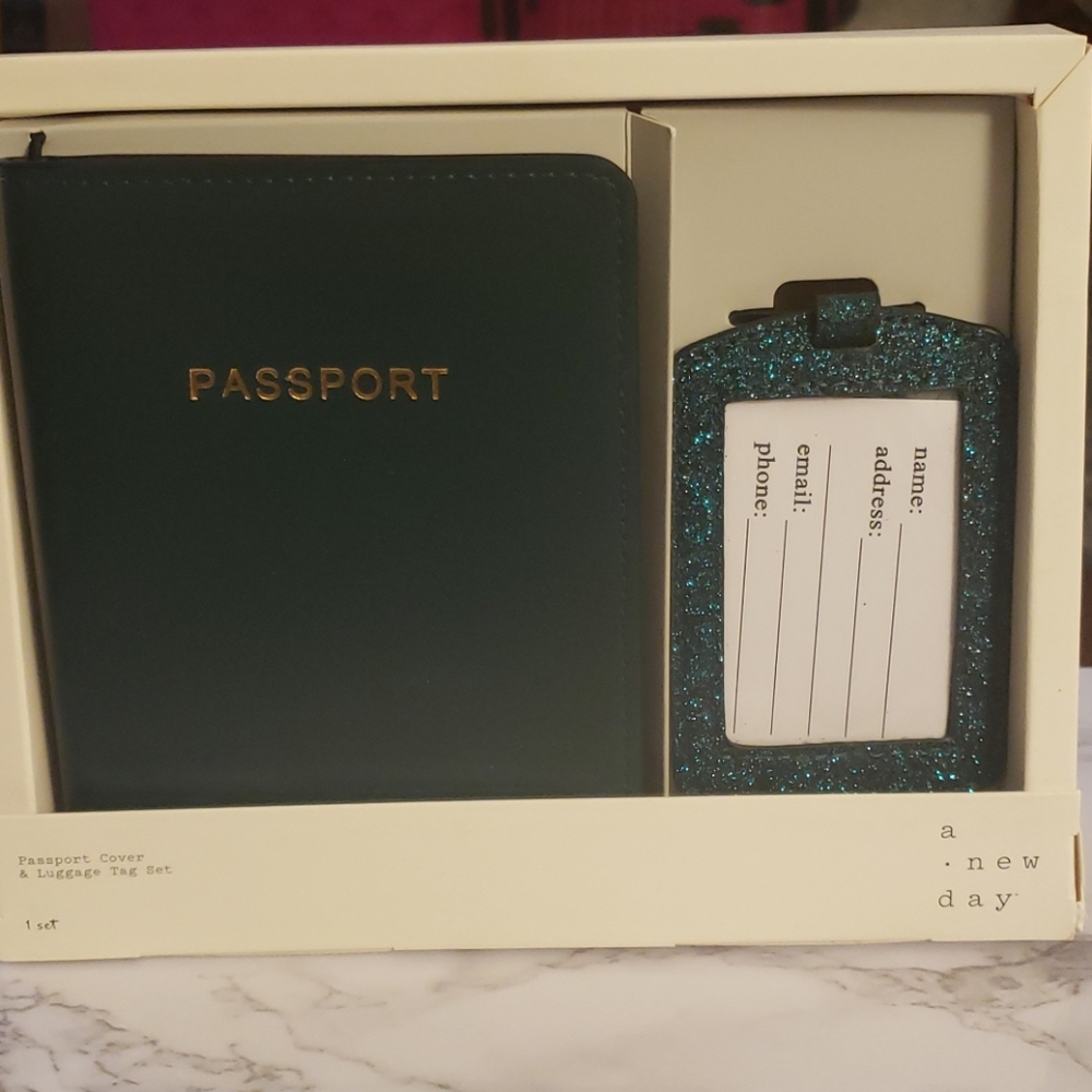 **Brand New** Passport Cover and Luggage Tag Set